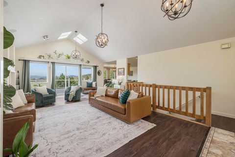 Tiny photo for 1710 Alisa Lane, Klamath Falls, OR 97601 (MLS # 220215724)