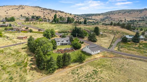 Tiny photo for 1710 Alisa Lane, Klamath Falls, OR 97601 (MLS # 220215724)