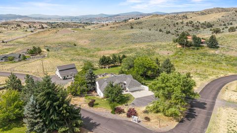 Tiny photo for 1710 Alisa Lane, Klamath Falls, OR 97601 (MLS # 220215724)