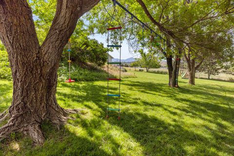 Tiny photo for 1710 Alisa Lane, Klamath Falls, OR 97601 (MLS # 220215724)