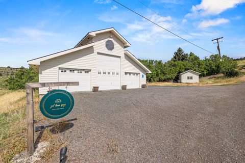 Tiny photo for 1710 Alisa Lane, Klamath Falls, OR 97601 (MLS # 220215724)