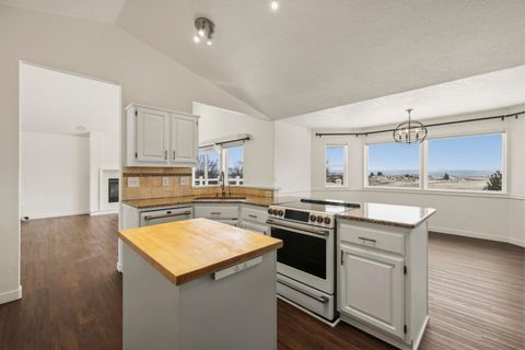 Tiny photo for 1710 Alisa Lane, Klamath Falls, OR 97601 (MLS # 220215724)