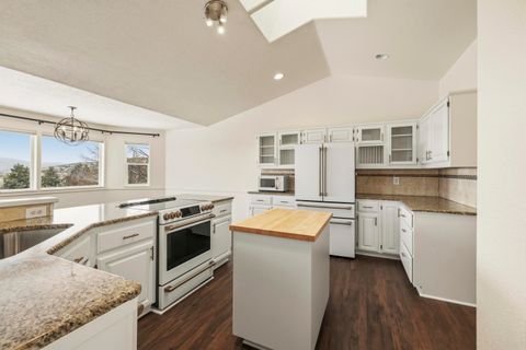 Tiny photo for 1710 Alisa Lane, Klamath Falls, OR 97601 (MLS # 220215724)