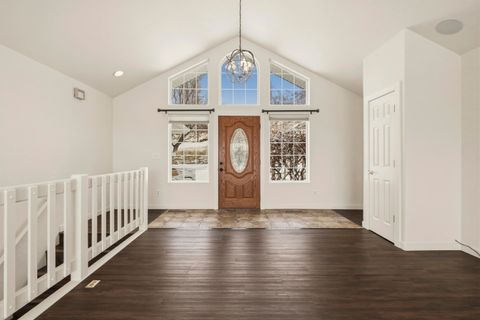 Tiny photo for 1710 Alisa Lane, Klamath Falls, OR 97601 (MLS # 220215724)