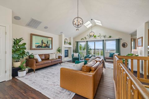 Tiny photo for 1710 Alisa Lane, Klamath Falls, OR 97601 (MLS # 220215724)