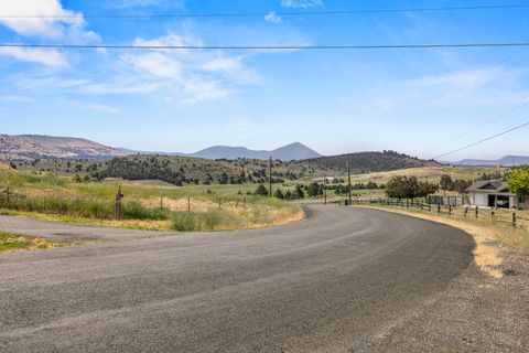 Tiny photo for 1710 Alisa Lane, Klamath Falls, OR 97601 (MLS # 220215724)