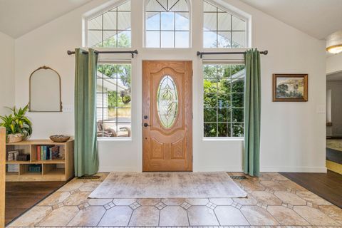 Tiny photo for 1710 Alisa Lane, Klamath Falls, OR 97601 (MLS # 220215724)