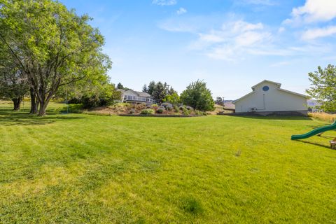 Tiny photo for 1710 Alisa Lane, Klamath Falls, OR 97601 (MLS # 220215724)