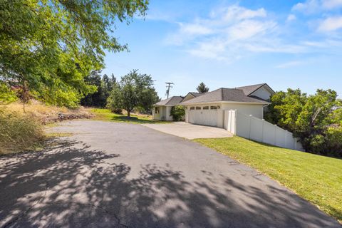 Tiny photo for 1710 Alisa Lane, Klamath Falls, OR 97601 (MLS # 220215724)