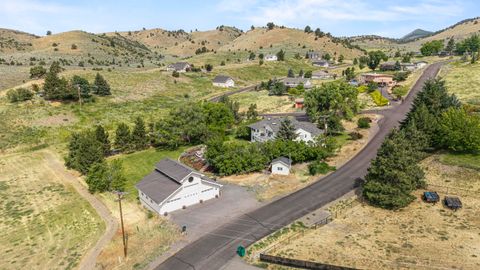 Tiny photo for 1710 Alisa Lane, Klamath Falls, OR 97601 (MLS # 220215724)