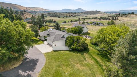 Tiny photo for 1710 Alisa Lane, Klamath Falls, OR 97601 (MLS # 220215724)