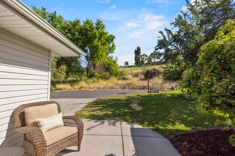 Tiny photo for 1710 Alisa Lane, Klamath Falls, OR 97601 (MLS # 220215724)