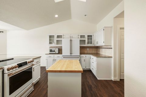 Tiny photo for 1710 Alisa Lane, Klamath Falls, OR 97601 (MLS # 220215724)