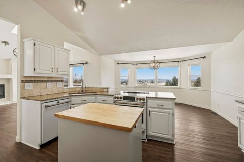 Tiny photo for 1710 Alisa Lane, Klamath Falls, OR 97601 (MLS # 220215724)