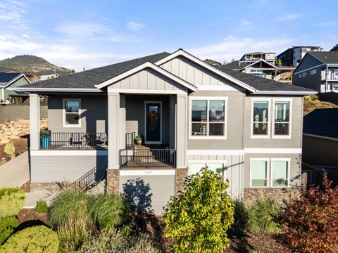 Tiny photo for 523 W La Strada Circle, Medford, OR 97504 (MLS # 220224240)