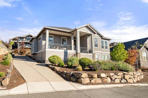 Tiny photo for 523 W La Strada Circle, Medford, OR 97504 (MLS # 220224240)