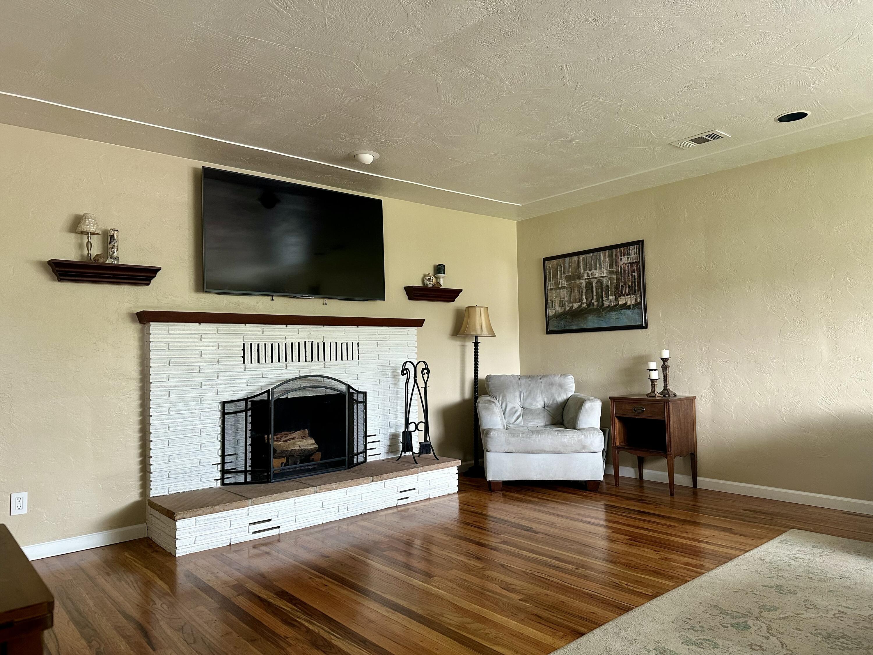 Country Club Manor - Residential