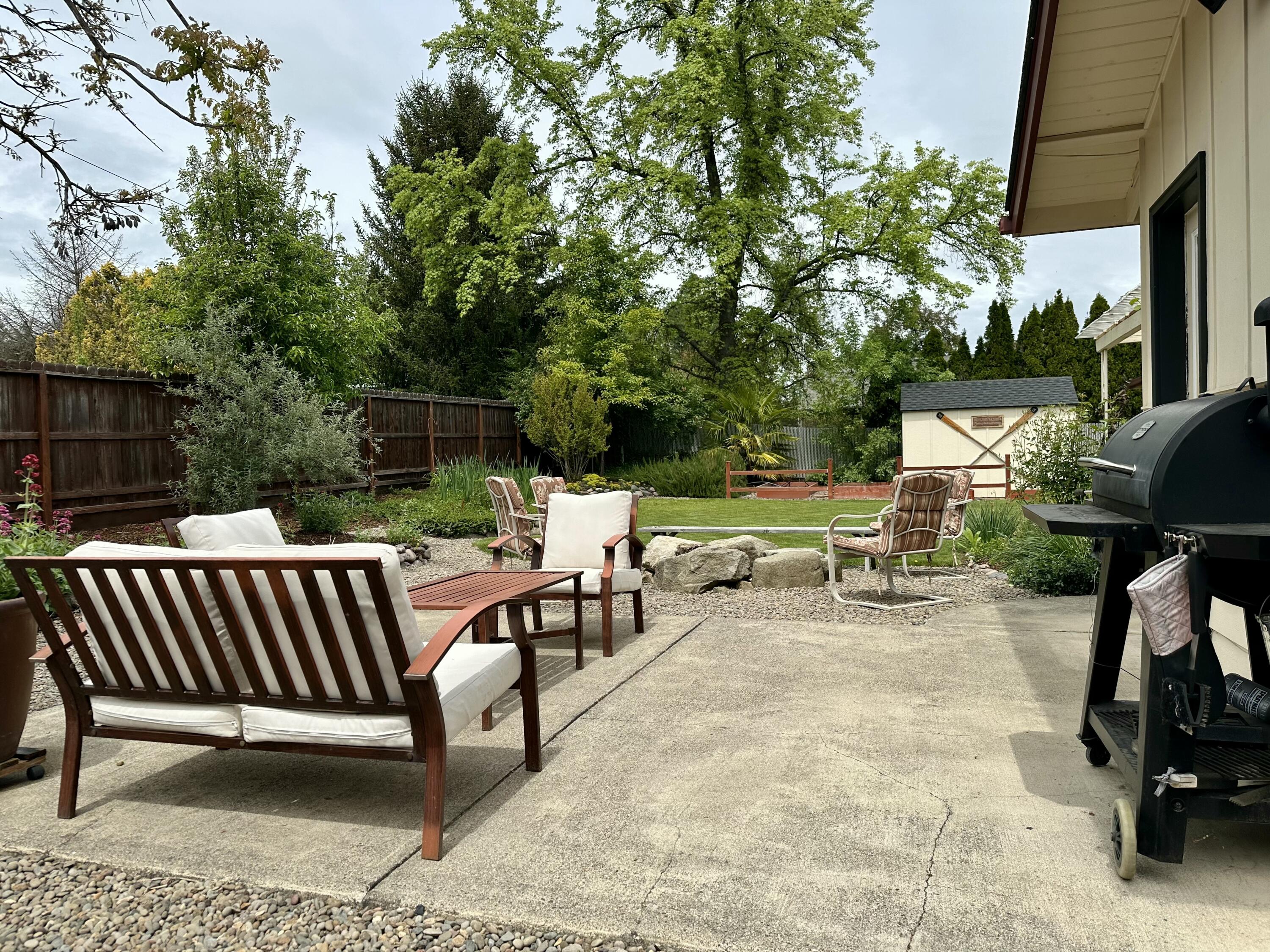 Country Club Manor - Residential