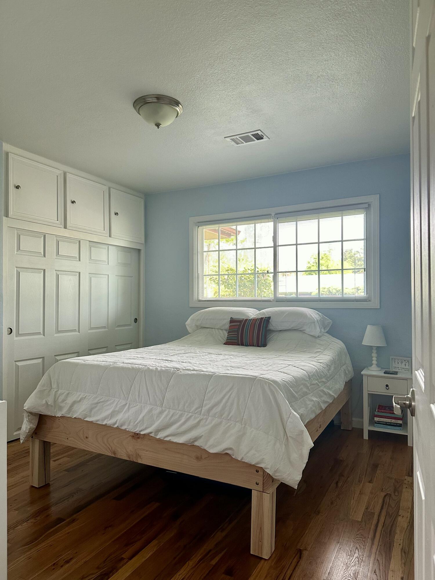 Country Club Manor - Residential