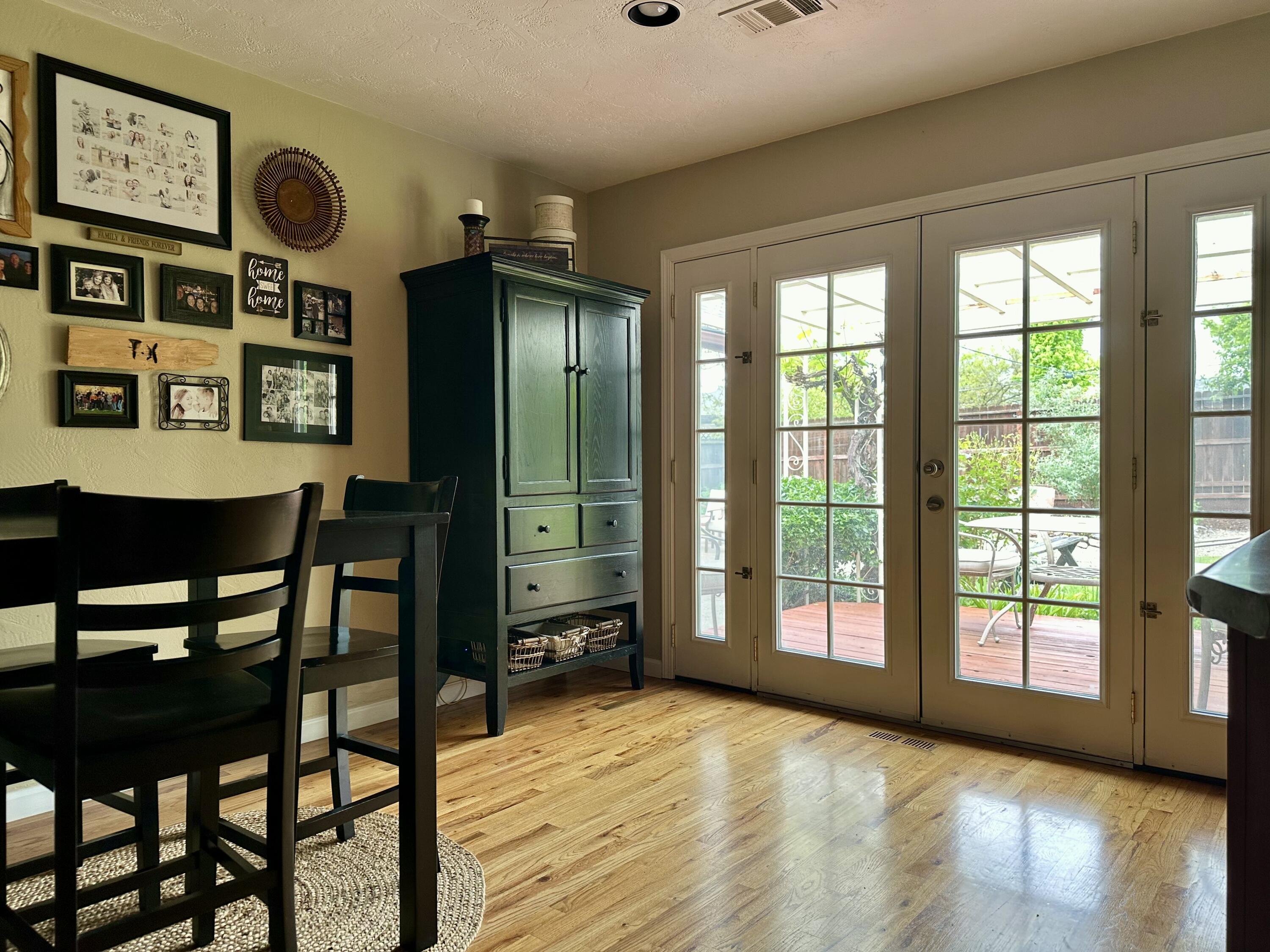 Country Club Manor - Residential