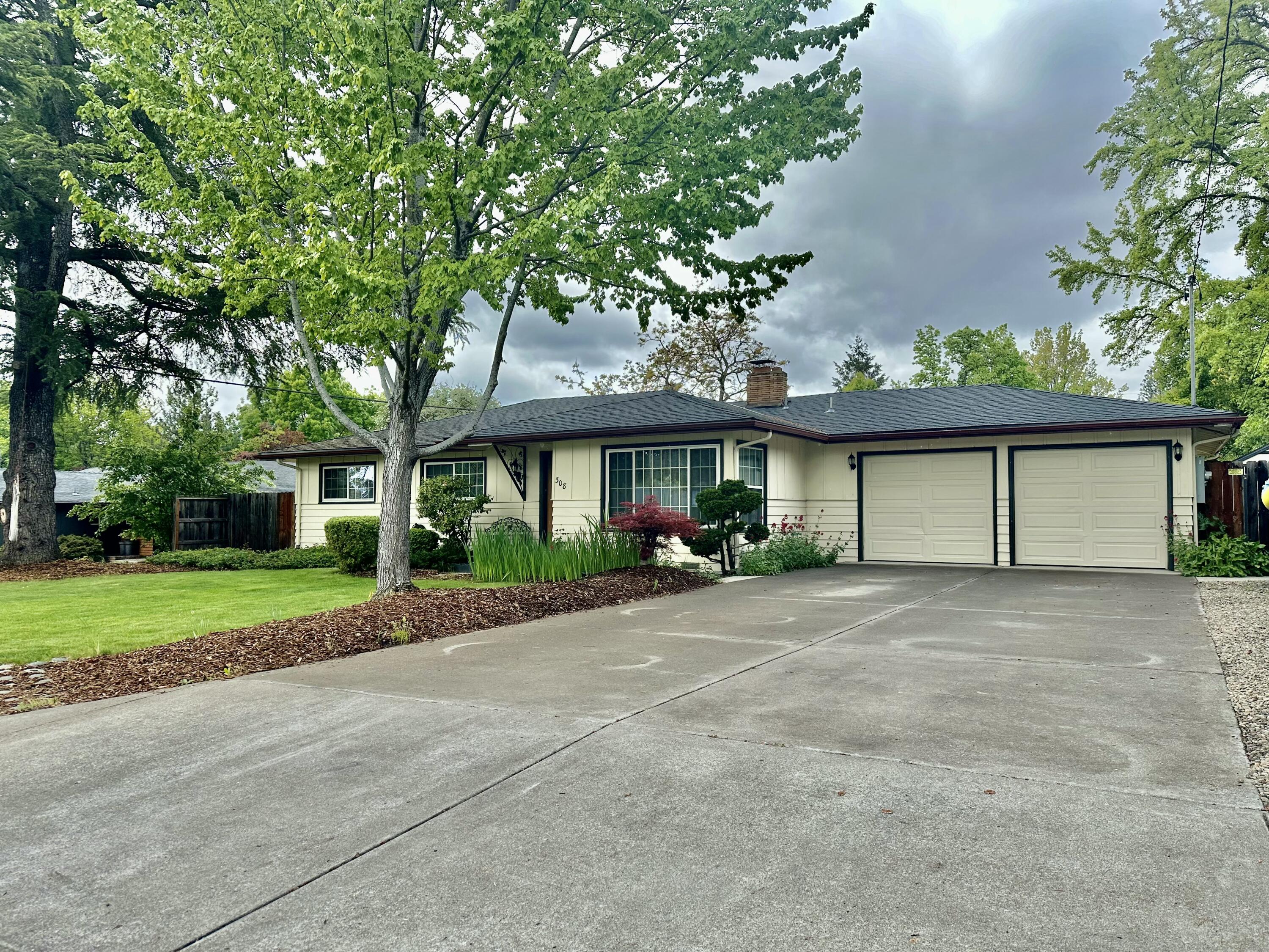 Country Club Manor - Residential