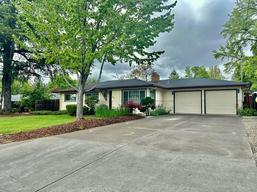 Location, Location, Location! Located just off of the backside of the Rogue Valley Country Club, also in the Hoover Elementary school district, and within a minute of the Rogue Regency Medical Center, this home is very well situated. 3 bedrooms and 2 baths, with either an office or a 4th bedroom, hardwood floors and a cozy fireplace to welcome you home. 
This well maintained home has been gone through with a fine tooth comb. The large kitchen and living room make for great entertaining. Step out back and you will find yourself sitting around the fire-pit telling stories, or enjoying the beautiful landscaping. There is much to enjoy about this home and the impeccable care that has been given to it. Schedule your appointment today.