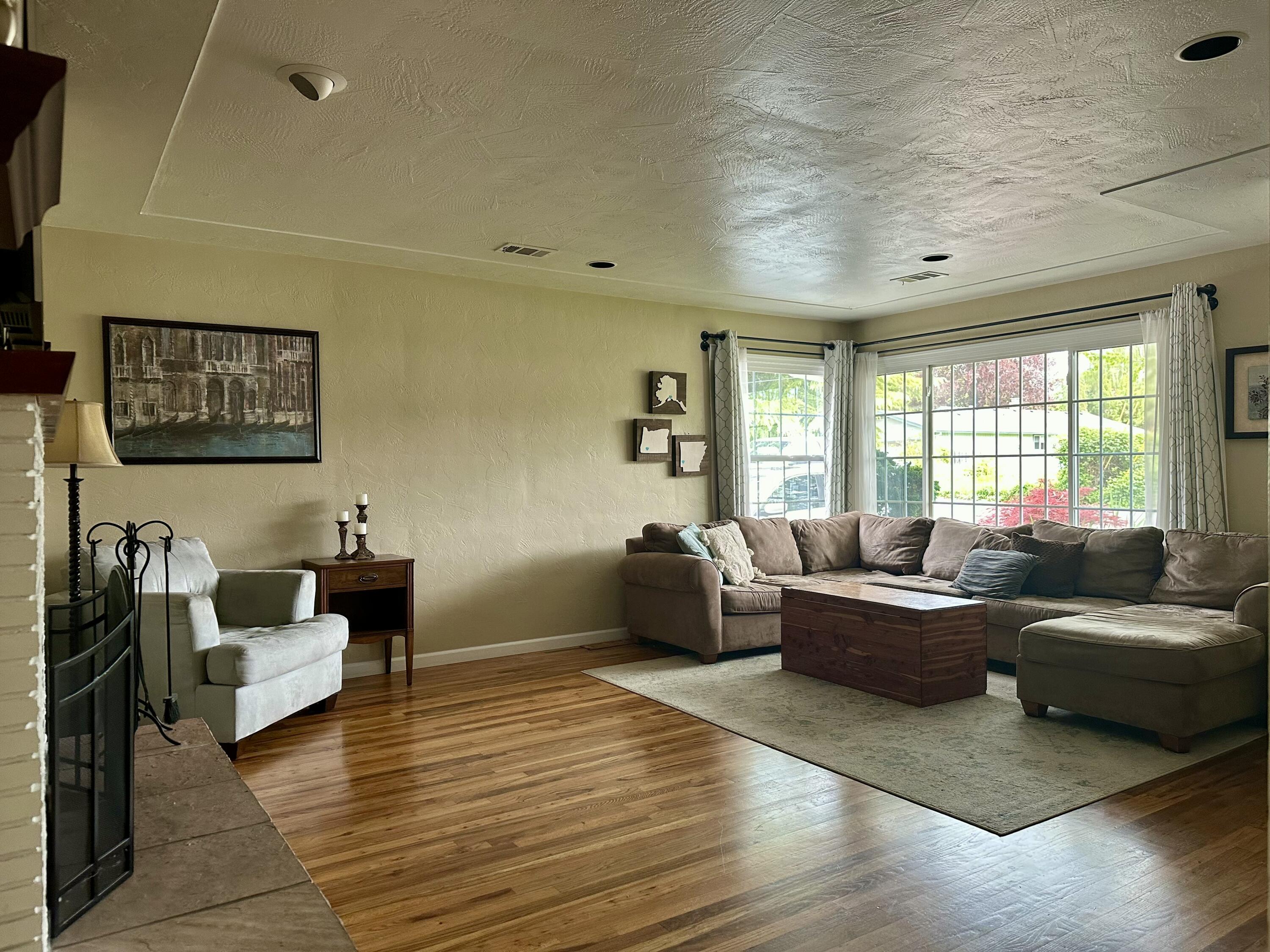 Country Club Manor - Residential