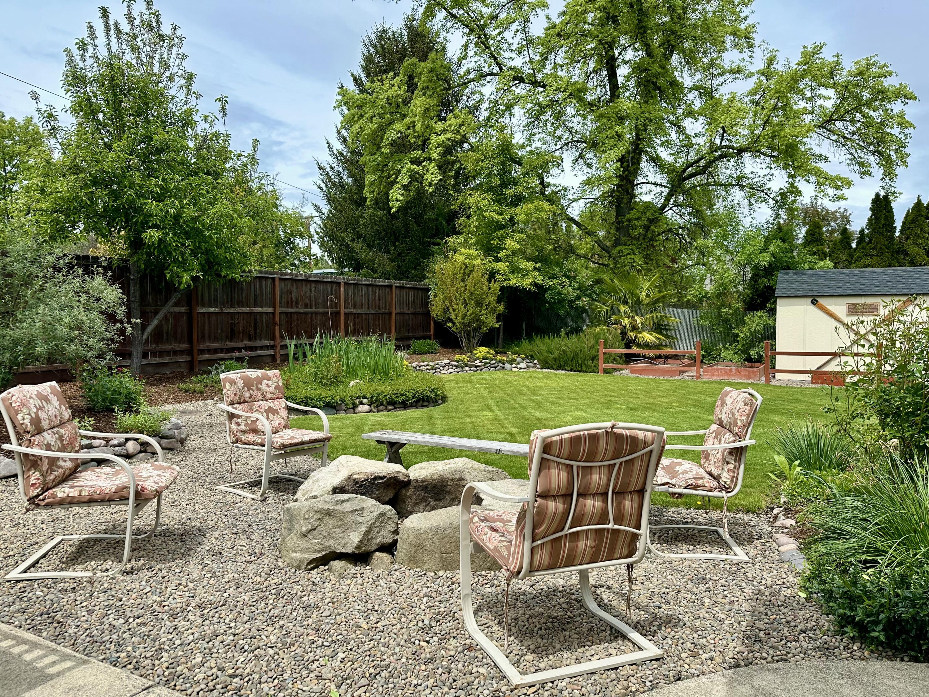 Country Club Manor - Residential