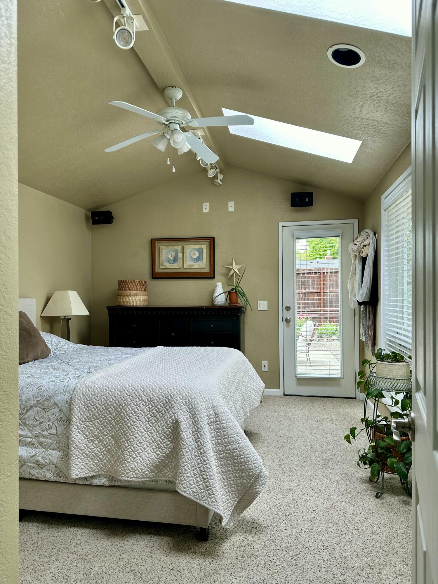 Country Club Manor - Residential