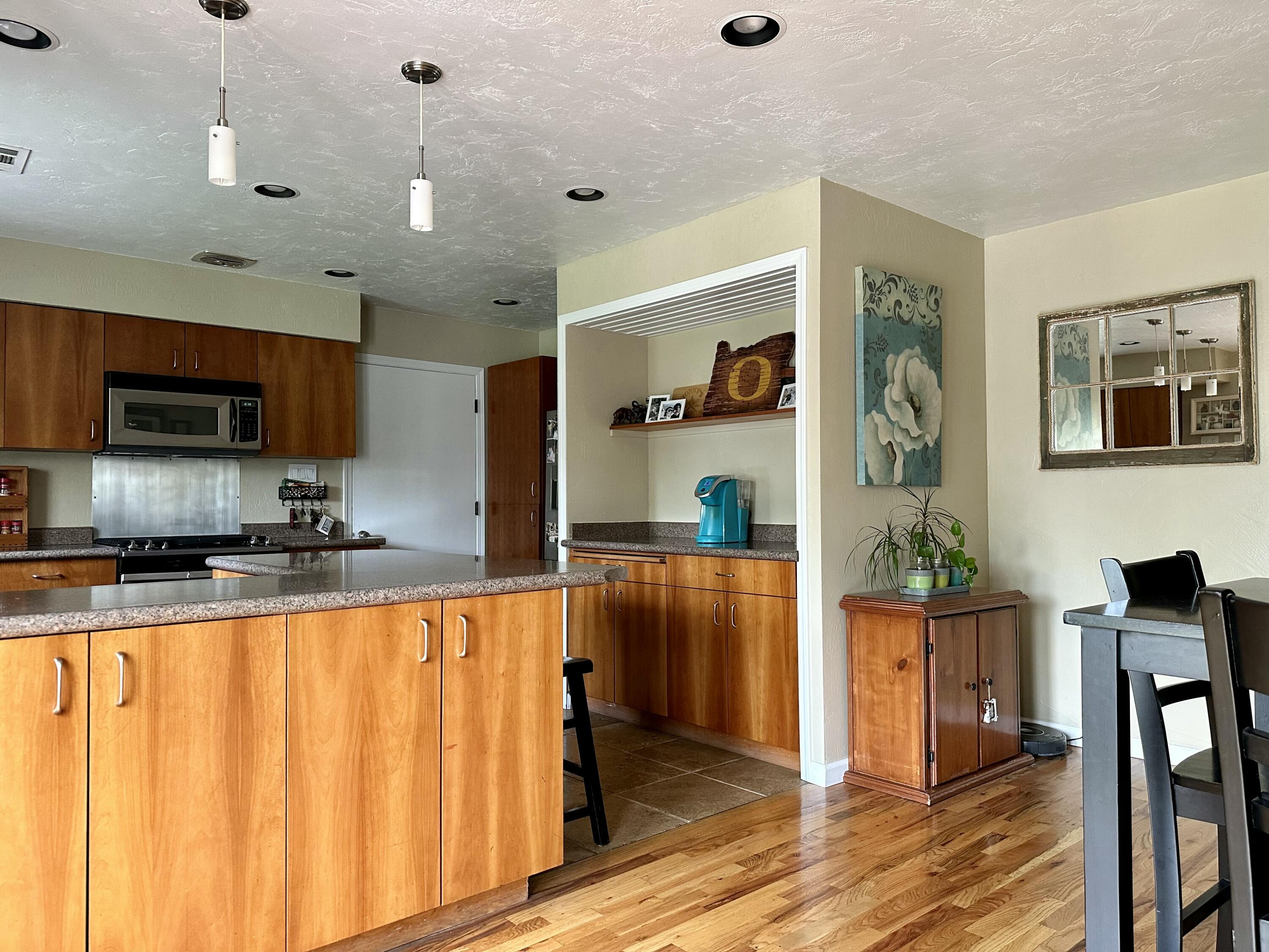 Country Club Manor - Residential