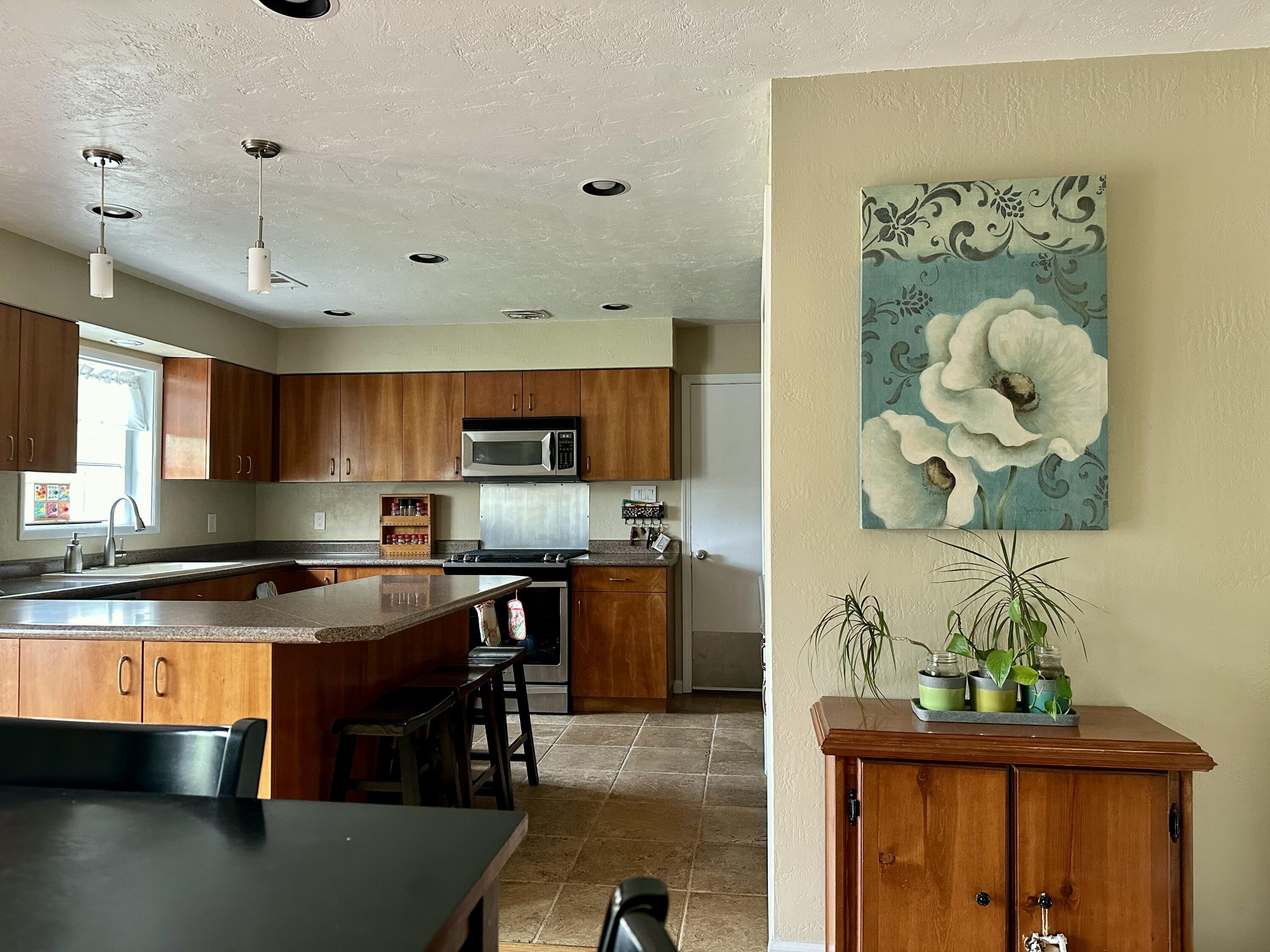 Country Club Manor - Residential