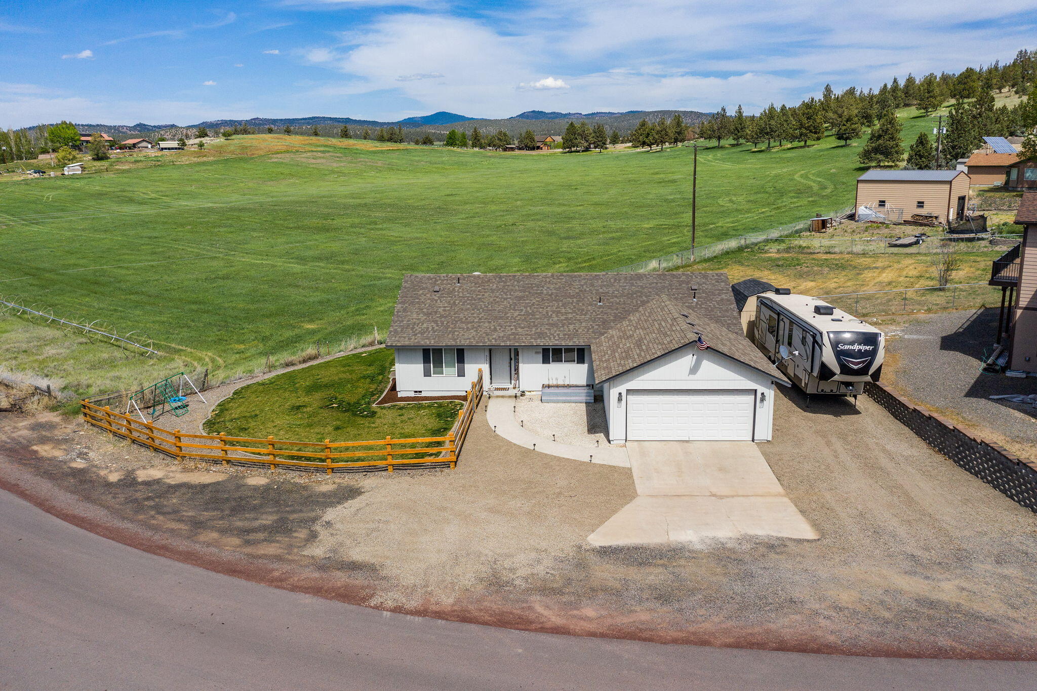 3276 NE Yellowpine Road