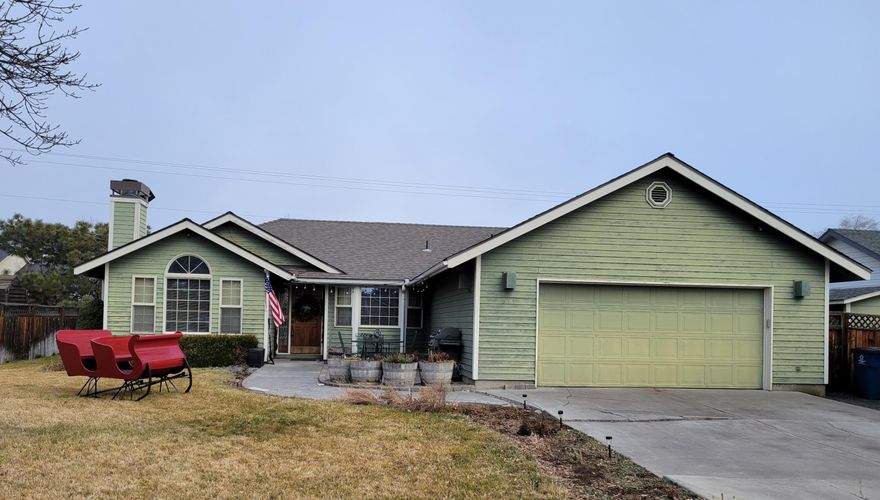 Must see! So many positives! Vaulted ceiling,      3 bd Rm 2 Ba, living Rm, Family Rm, Dining Room,  Breakfast Bar, Nice Kitchen with Disposal,  Pantry,  Gas stove, Forced air Elec, Natural Gas Furnace/ Heat pump, Patio,  2 Car Garage, Lawn with sprinklers in Front and Rear,  Shed and RV parking. Roof replaced in 2021. Ice dam protection installed. Property in cul-de-sac.
Smart Features: both thermostat and garage door! With accepted Offer a $25,000.00 Concession is offered to replace siding and any other repairs needed.