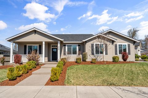 Photo of 359 Kansas Drive, Medford, OR 97504 (MLS # 220217593)