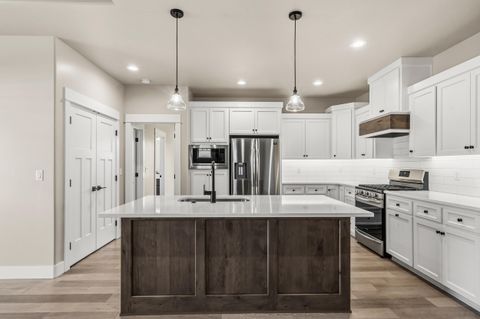 Tiny photo for 359 Kansas Drive, Medford, OR 97504 (MLS # 220217593)