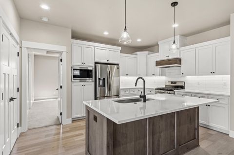 Tiny photo for 359 Kansas Drive, Medford, OR 97504 (MLS # 220217593)