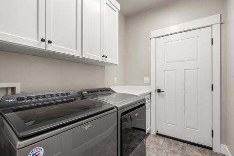 Tiny photo for 359 Kansas Drive, Medford, OR 97504 (MLS # 220217593)