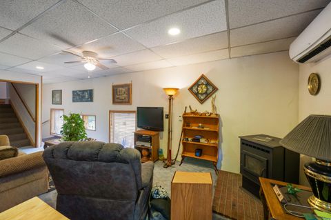 Tiny photo for 16034 Cascade Lane, La Pine, OR 97739 (MLS # 220207987)