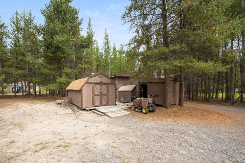 Tiny photo for 16034 Cascade Lane, La Pine, OR 97739 (MLS # 220207987)