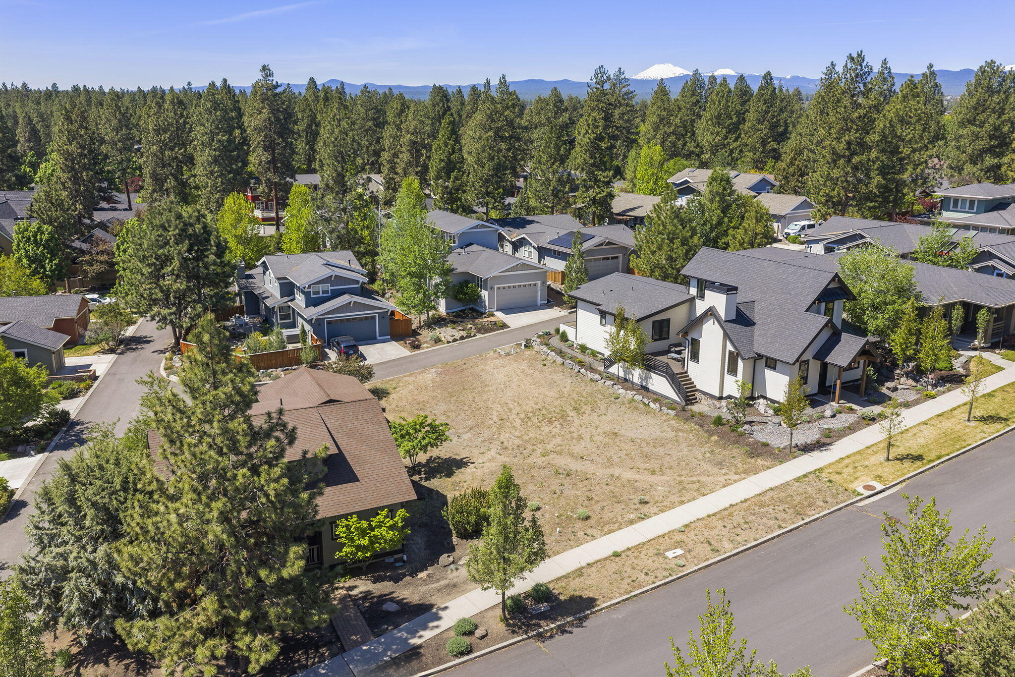 2409 NW Dorion Way