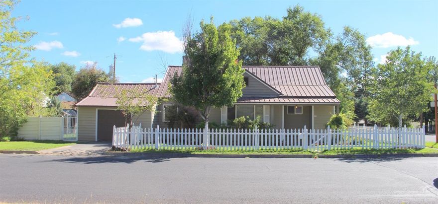 Old-World charm with immaculate original hardwood floors throughout this 4 bedroom home. Extremely close to all of the attractions of the newly redone Historic downtown Redmond.