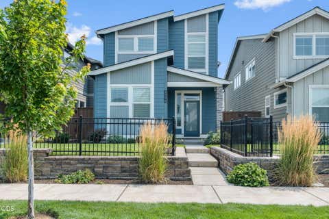 Tiny photo for 3726 NE Petrosa Avenue, Bend, OR 97701 (MLS # 220226821)