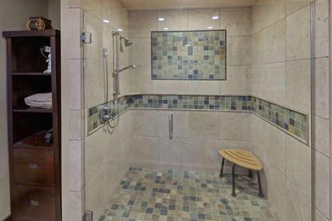 Tiny photo for 363 Bluff Drive #402, Bend, OR 97702 (MLS # 220213902)