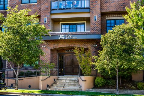 Tiny photo for 363 Bluff Drive #402, Bend, OR 97702 (MLS # 220213902)