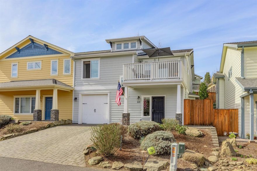 This is your opportunity to own a fabulous end unit town home in one of the best locations of the Rogue Valley in walking distance to downtown Jacksonville. Beautiful hardwood floors, updated kitchen, and downstairs master bedroom. Upstairs you'll find another large living room with soaring ceilings and plenty of light and another Master bedroom with en-suite bathroom. HOA fees cover all exterior maintenance & landscape.