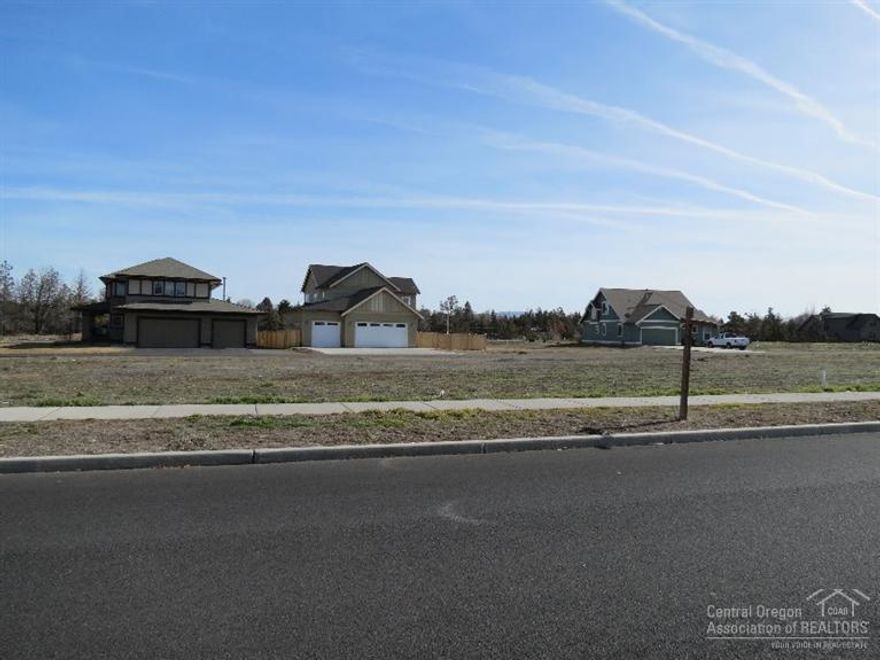 Great, level and buildable lot in the desirable neighborhood of Canyon Rim Village. Just two lots away from the neighborhood park and dry canyon trail access. Don't miss this great opportunity!