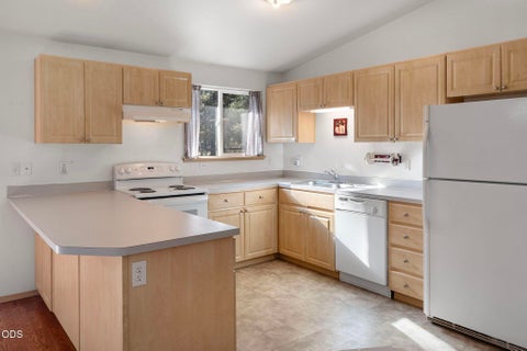 Tiny photo for 52971 Walker Way, La Pine, OR 97739 (MLS # 220230166)