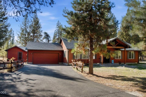 Photo of 52971 Walker Way, La Pine, OR 97739 (MLS # 220230166)