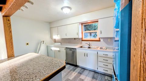 Tiny photo for 32550 Rivers Drive, Chiloquin, OR 97624 (MLS # 220215380)