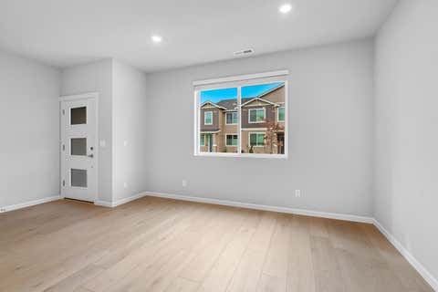 Tiny photo for 726 NW Varnish Place, Redmond, OR 97756 (MLS # 220226817)